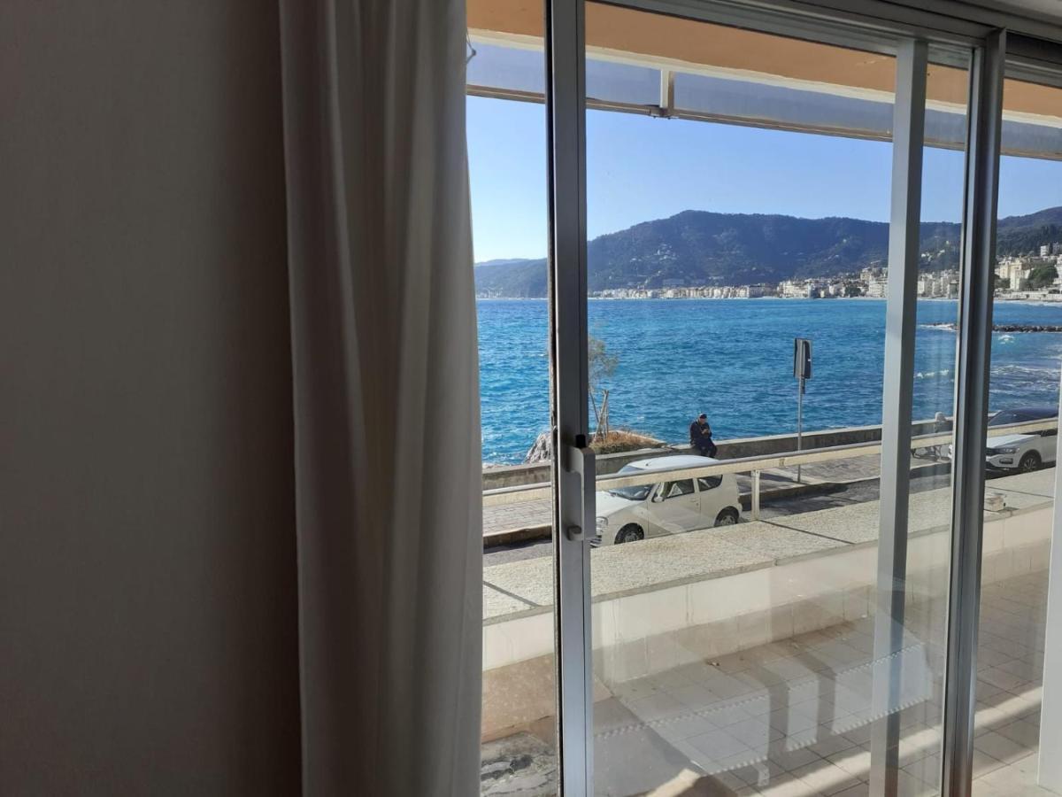 Ferienwohnung Cadorna Fronte Mare Alassio Exterior foto
